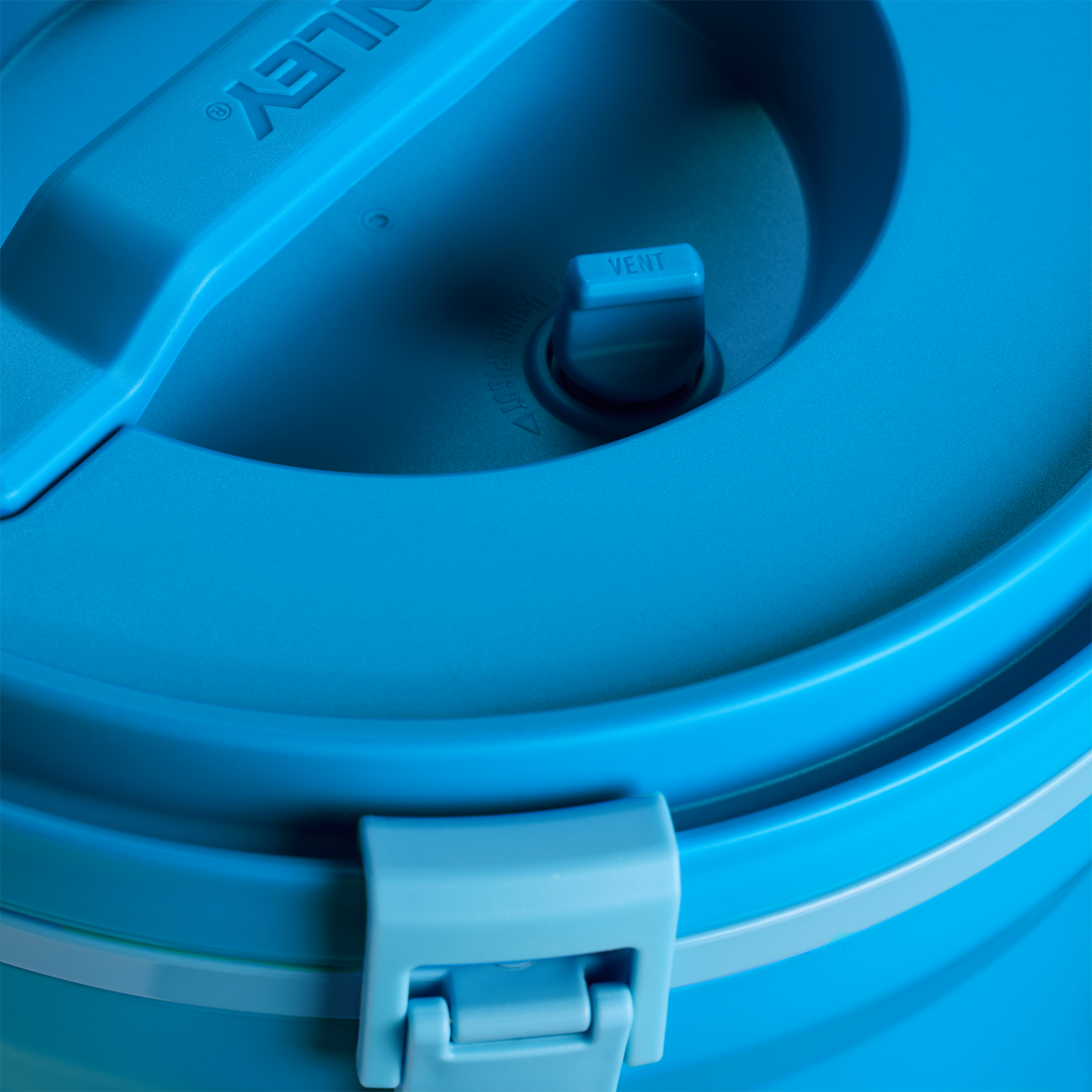 Stanley The Fast-Flow Water Jug 2 Galloon in Azure Blue